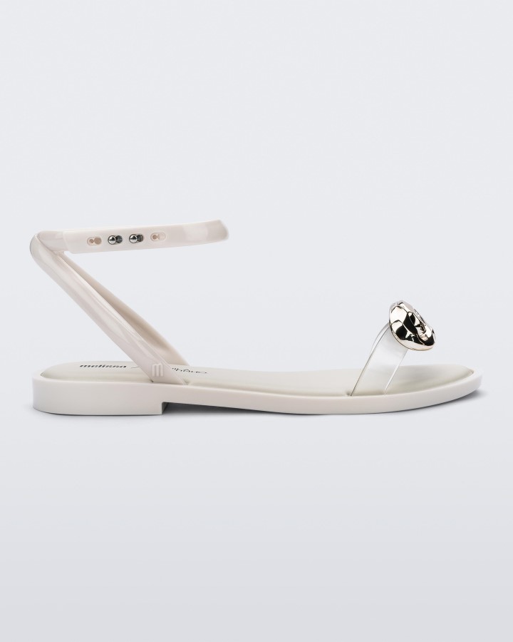 Melissa Beige Wagen Camila Coutinho
